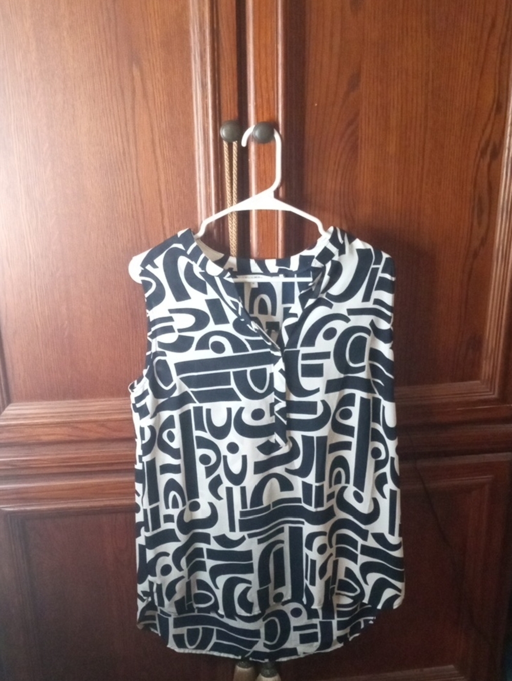 Foxcroft Sleeveless Navy & White Geometric Print Top